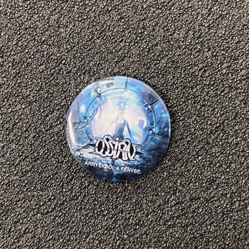 Ossian: Árnyékból a fénybe Kitűző