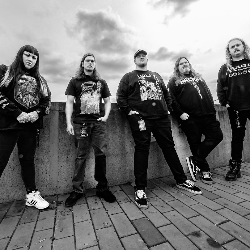 A My Chemical Romance énekesével készített dalt a március 17-én Budapesten is fellépő Frozen Soul